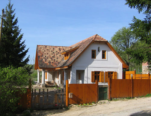 Pilisszentlélek, vályogház bővítése